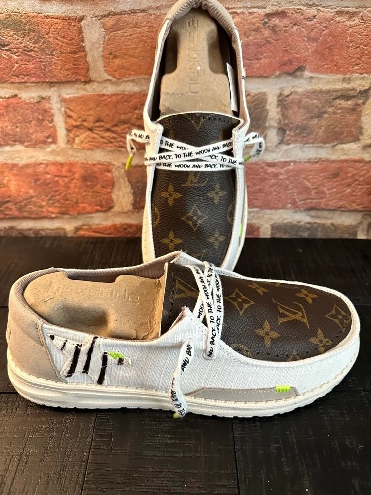 images L V “Hey Dudes” - Image 3