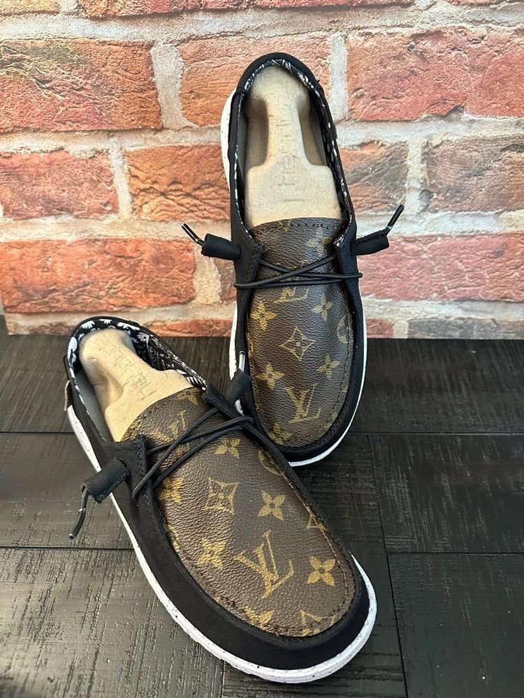 images L V “Hey Dudes” - Image 4