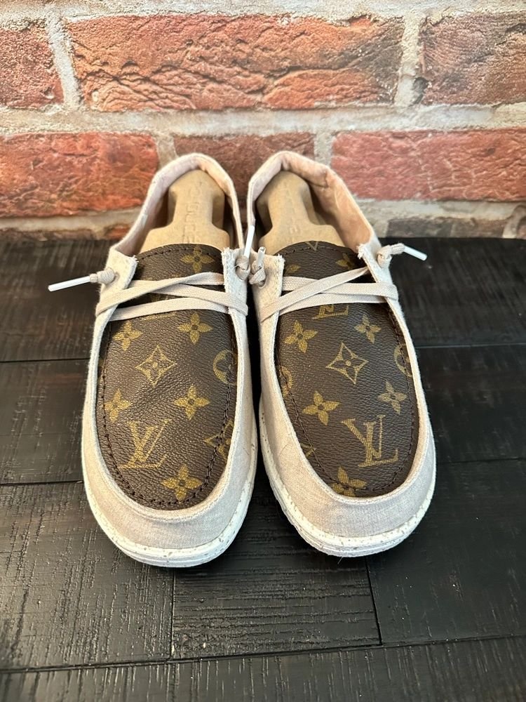 images L V “Hey Dudes” - Image 2