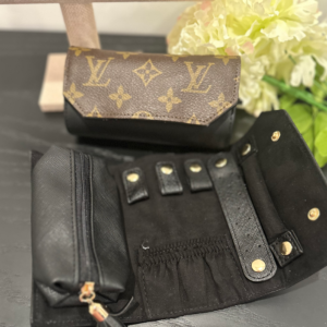 black jewelry roll.webp