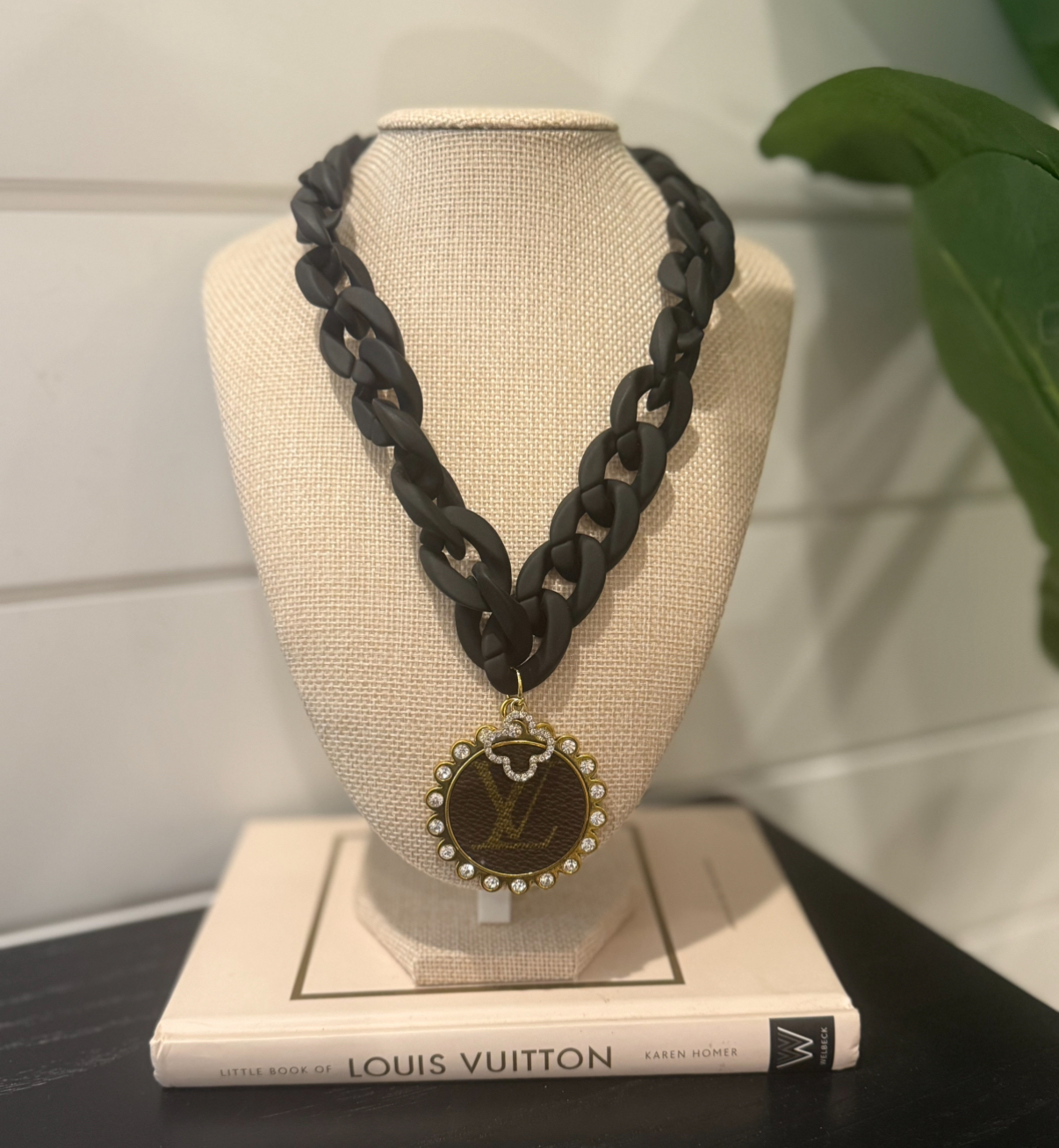 black link necklace.webp