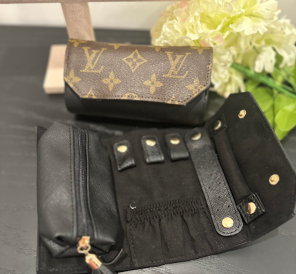 black jewelry roll.webp