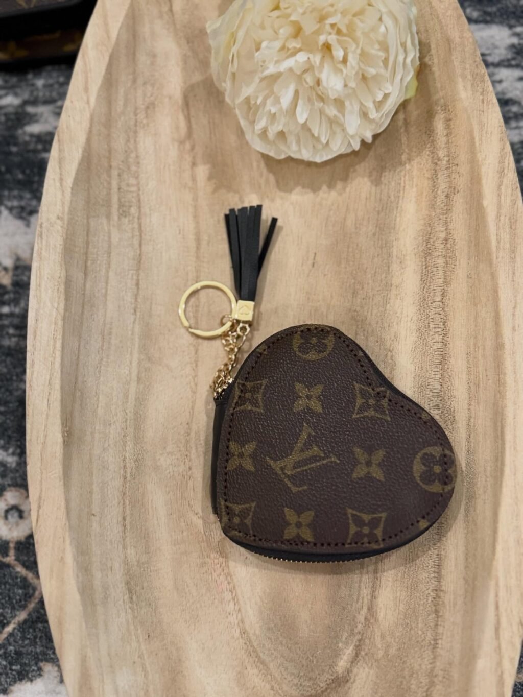 My goal this year has been to offer more 𝙍𝙀𝘼𝘿𝙔 𝙏𝙊 𝙎𝙃𝙄𝙋 products.

All products shown are ready to ship. There are quite a few so they will be uploaded in a few posts. 

For pricing, please comment under interested item(s) or send a message. 

You can also shop the website! 
Ashes2beautydesigns.com

𝓗𝓪𝓹𝓹𝔂 𝓢𝓱𝓸𝓹𝓹𝓲𝓷𝓰 🛍️