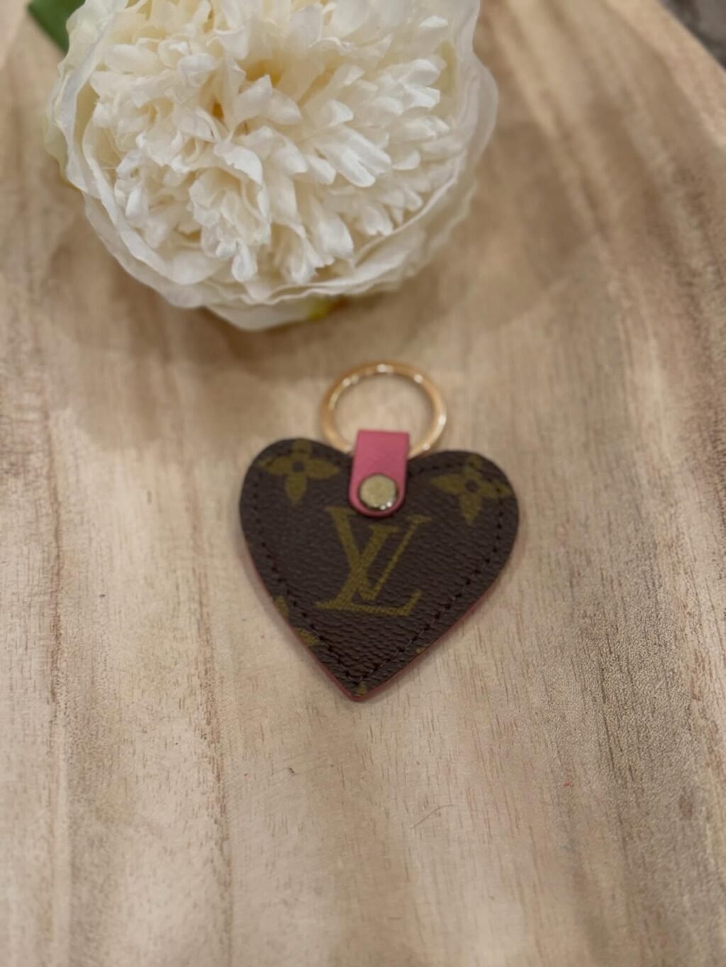 My goal this year has been to offer more 𝙍𝙀𝘼𝘿𝙔 𝙏𝙊 𝙎𝙃𝙄𝙋 products.

All products shown are ready to ship. There are quite a few so they will be uploaded in a few posts. 

For pricing, please comment under interested item(s) or send a message. 

You can also shop the website! 
Ashes2beautydesigns.com

𝓗𝓪𝓹𝓹𝔂 𝓢𝓱𝓸𝓹𝓹𝓲𝓷𝓰 🛍️