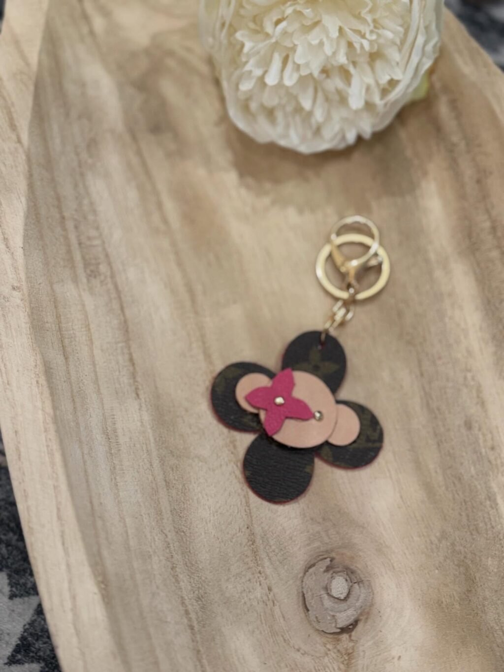 My goal this year has been to offer more 𝙍𝙀𝘼𝘿𝙔 𝙏𝙊 𝙎𝙃𝙄𝙋 products.

All products shown are ready to ship. There are quite a few so they will be uploaded in a few posts. 

For pricing, please comment under interested item(s) or send a message. 

You can also shop the website! 
Ashes2beautydesigns.com

𝓗𝓪𝓹𝓹𝔂 𝓢𝓱𝓸𝓹𝓹𝓲𝓷𝓰 🛍️