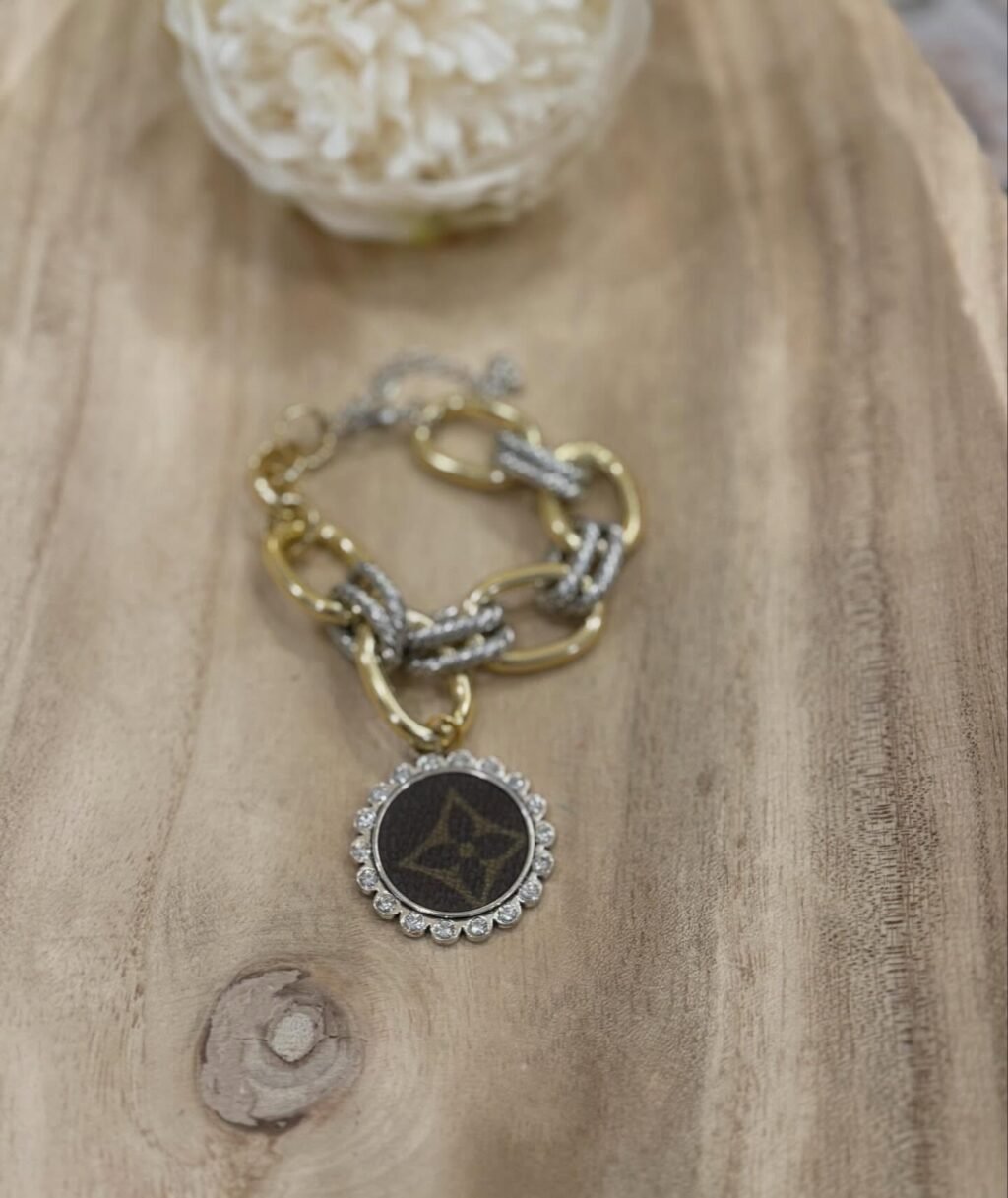 My goal this year has been to offer more 𝙍𝙀𝘼𝘿𝙔 𝙏𝙊 𝙎𝙃𝙄𝙋 products.

All products shown are ready to ship. There are quite a few so they will be uploaded in a few posts. 

For pricing, please comment under interested item(s) or send a message. 

You can also shop the website! 
Ashes2beautydesigns.com

𝓗𝓪𝓹𝓹𝔂 𝓢𝓱𝓸𝓹𝓹𝓲𝓷𝓰 🛍️