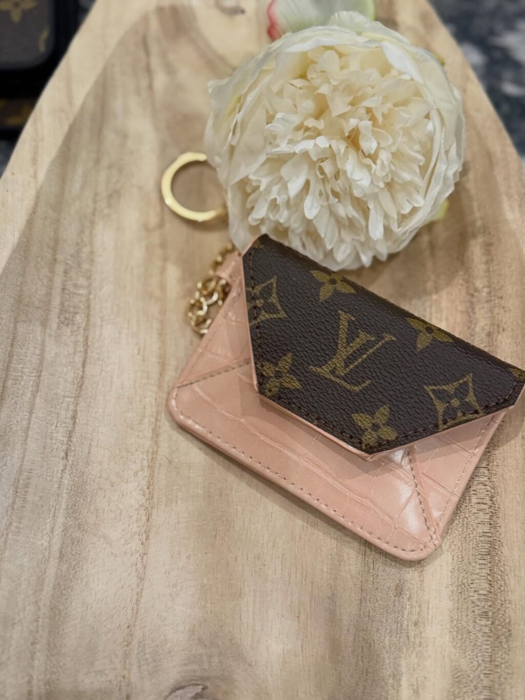 My goal this year has been to offer more 𝙍𝙀𝘼𝘿𝙔 𝙏𝙊 𝙎𝙃𝙄𝙋 products.

All products shown are ready to ship. There are quite a few so they will be uploaded in a few posts. 

For pricing, please comment under interested item(s) or send a message. 

You can also shop the website! 
Ashes2beautydesigns.com

𝓗𝓪𝓹𝓹𝔂 𝓢𝓱𝓸𝓹𝓹𝓲𝓷𝓰 🛍️