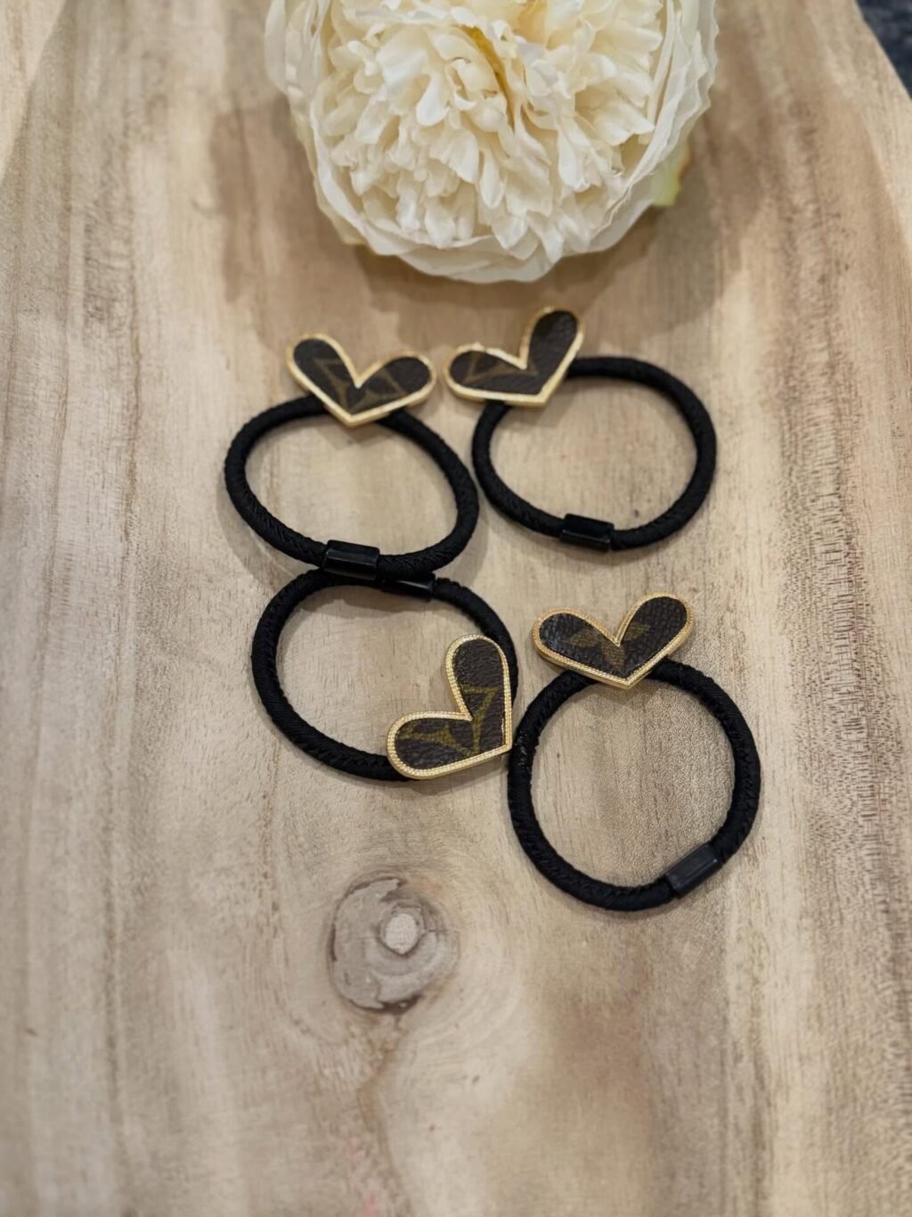 My goal this year has been to offer more 𝙍𝙀𝘼𝘿𝙔 𝙏𝙊 𝙎𝙃𝙄𝙋 products.

All products shown are ready to ship. There are quite a few so they will be uploaded in a few posts. 

For pricing, please comment under interested item(s) or send a message. 

You can also shop the website! 
Ashes2beautydesigns.com

𝓗𝓪𝓹𝓹𝔂 𝓢𝓱𝓸𝓹𝓹𝓲𝓷𝓰 🛍️