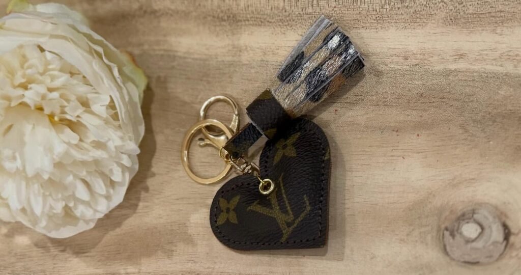 My goal this year has been to offer more 𝙍𝙀𝘼𝘿𝙔 𝙏𝙊 𝙎𝙃𝙄𝙋 products.

All products shown are ready to ship. There are quite a few so they will be uploaded in a few posts. 

For pricing, please comment under interested item(s) or send a message. 

You can also shop the website! 
Ashes2beautydesigns.com

𝓗𝓪𝓹𝓹𝔂 𝓢𝓱𝓸𝓹𝓹𝓲𝓷𝓰 🛍️