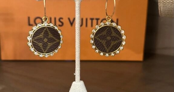 My goal this year has been to offer more 𝙍𝙀𝘼𝘿𝙔 𝙏𝙊 𝙎𝙃𝙄𝙋 products.

All products shown are ready to ship. There are quite a few so they will be uploaded in a few posts. 

For pricing, please comment under interested item(s) or send a message. 

You can also shop the website! 
Ashes2beautydesigns.com

𝓗𝓪𝓹𝓹𝔂 𝓢𝓱𝓸𝓹𝓹𝓲𝓷𝓰 🛍️