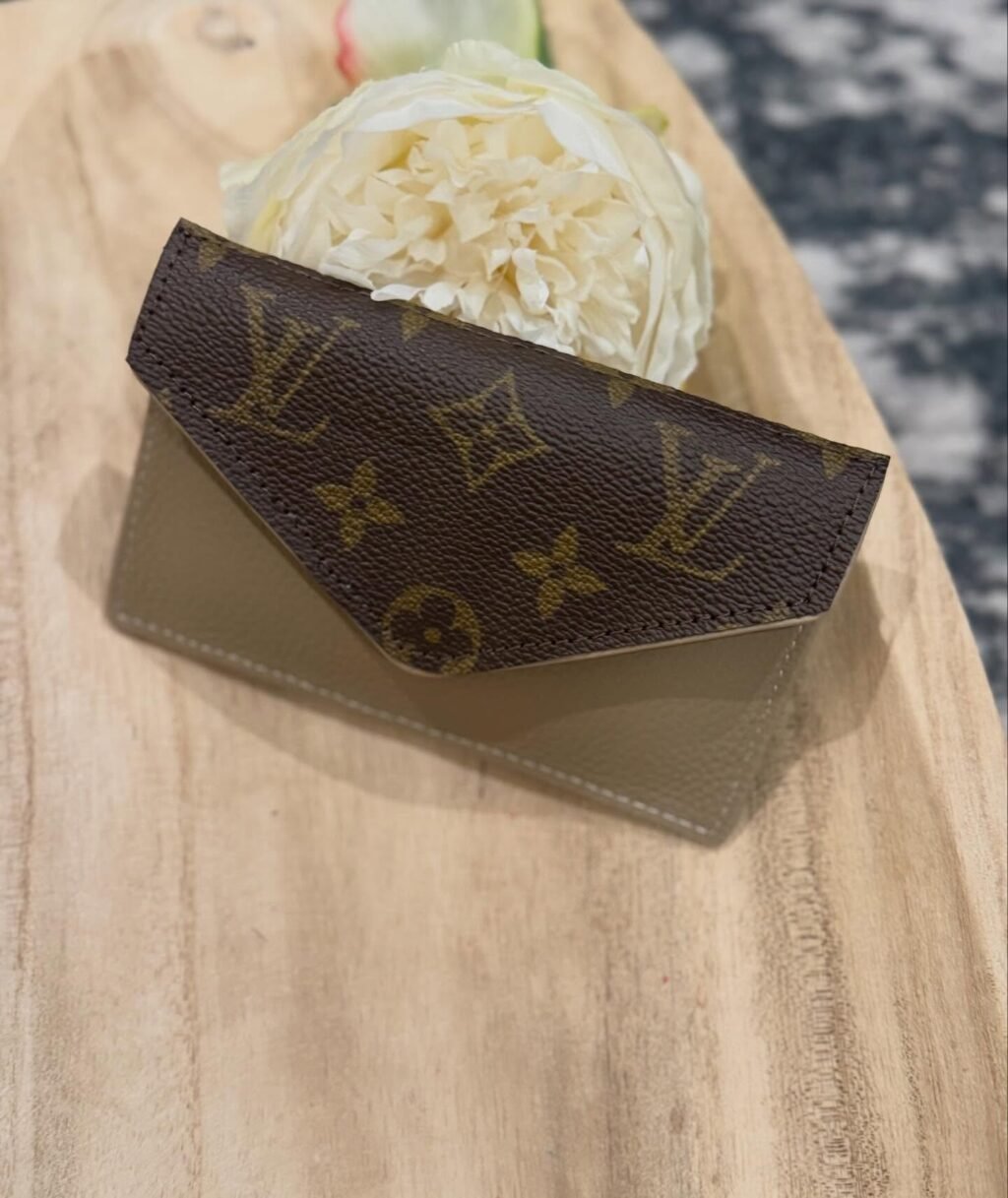 My goal this year has been to offer more 𝙍𝙀𝘼𝘿𝙔 𝙏𝙊 𝙎𝙃𝙄𝙋 products.

All products shown are ready to ship. There are quite a few so they will be uploaded in a few posts. 

For pricing, please comment under interested item(s) or send a message. 

You can also shop the website! 
Ashes2beautydesigns.com

𝓗𝓪𝓹𝓹𝔂 𝓢𝓱𝓸𝓹𝓹𝓲𝓷𝓰 🛍️