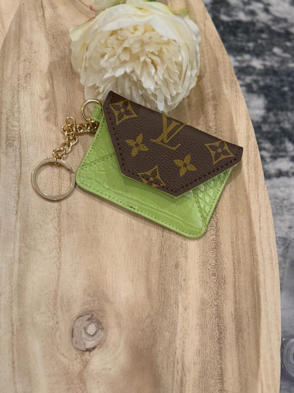 My goal this year has been to offer more 𝙍𝙀𝘼𝘿𝙔 𝙏𝙊 𝙎𝙃𝙄𝙋 products.

All products shown are ready to ship. There are quite a few so they will be uploaded in a few posts. 

For pricing, please comment under interested item(s) or send a message. 

You can also shop the website! 
Ashes2beautydesigns.com

𝓗𝓪𝓹𝓹𝔂 𝓢𝓱𝓸𝓹𝓹𝓲𝓷𝓰 🛍️