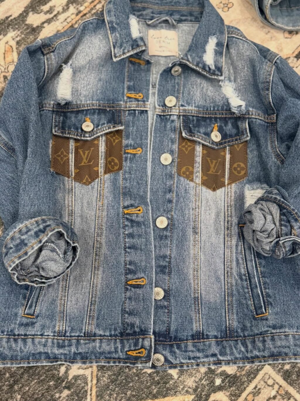 My goal this year has been to offer more 𝙍𝙀𝘼𝘿𝙔 𝙏𝙊 𝙎𝙃𝙄𝙋 products.

All products shown are ready to ship. There are quite a few so they will be uploaded in a few posts. 

For pricing, please comment under interested item(s) or send a message. 

You can also shop the website! 
Ashes2beautydesigns.com

𝓗𝓪𝓹𝓹𝔂 𝓢𝓱𝓸𝓹𝓹𝓲𝓷𝓰 🛍️