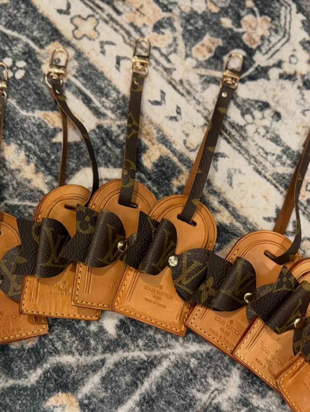 My goal this year has been to offer more 𝙍𝙀𝘼𝘿𝙔 𝙏𝙊 𝙎𝙃𝙄𝙋 products.

All products shown are ready to ship. There are quite a few so they will be uploaded in a few posts. 

For pricing, please comment under interested item(s) or send a message. 

You can also shop the website! 
Ashes2beautydesigns.com

𝓗𝓪𝓹𝓹𝔂 𝓢𝓱𝓸𝓹𝓹𝓲𝓷𝓰 🛍️