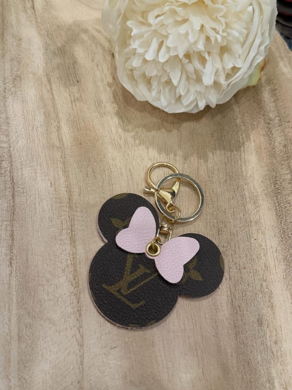 My goal this year has been to offer more 𝙍𝙀𝘼𝘿𝙔 𝙏𝙊 𝙎𝙃𝙄𝙋 products.

All products shown are ready to ship. There are quite a few so they will be uploaded in a few posts. 

For pricing, please comment under interested item(s) or send a message. 

You can also shop the website! 
Ashes2beautydesigns.com

𝓗𝓪𝓹𝓹𝔂 𝓢𝓱𝓸𝓹𝓹𝓲𝓷𝓰 🛍️