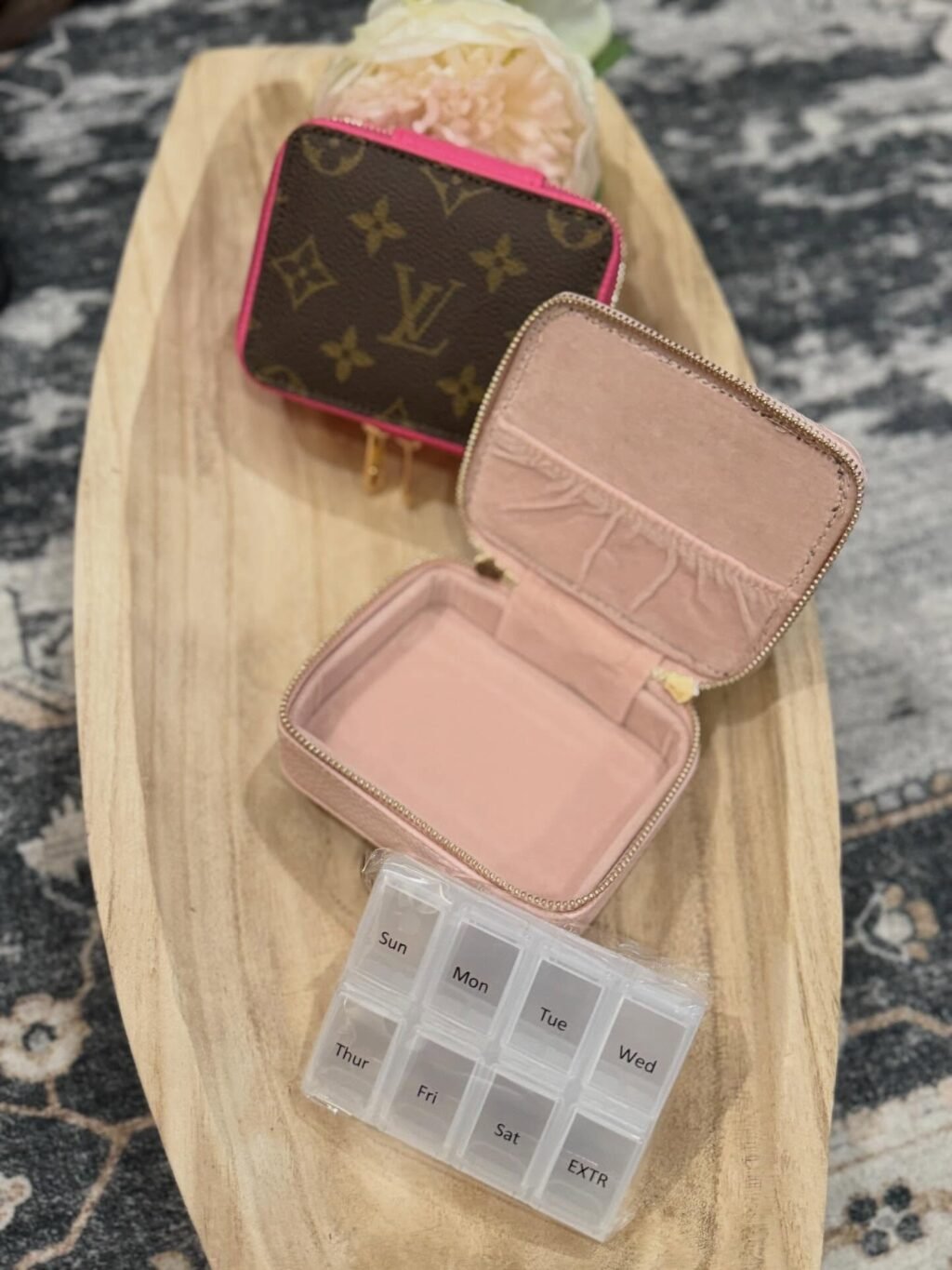 My goal this year has been to offer more 𝙍𝙀𝘼𝘿𝙔 𝙏𝙊 𝙎𝙃𝙄𝙋 products.

All products shown are ready to ship. There are quite a few so they will be uploaded in a few posts. 

For pricing, please comment under interested item(s) or send a message. 

You can also shop the website! 
Ashes2beautydesigns.com

𝓗𝓪𝓹𝓹𝔂 𝓢𝓱𝓸𝓹𝓹𝓲𝓷𝓰 🛍️