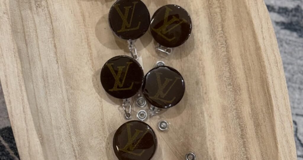 My goal this year has been to offer more 𝙍𝙀𝘼𝘿𝙔 𝙏𝙊 𝙎𝙃𝙄𝙋 products.

All products shown are ready to ship. There are quite a few so they will be uploaded in a few posts. 

For pricing, please comment under interested item(s) or send a message. 

You can also shop the website! 
Ashes2beautydesigns.com

𝓗𝓪𝓹𝓹𝔂 𝓢𝓱𝓸𝓹𝓹𝓲𝓷𝓰 🛍️