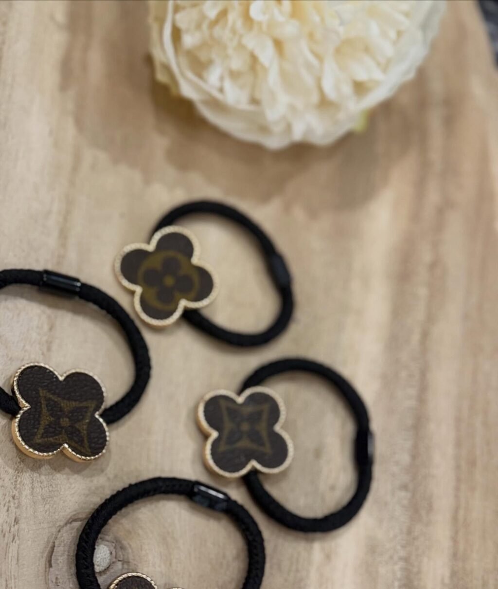 My goal this year has been to offer more 𝙍𝙀𝘼𝘿𝙔 𝙏𝙊 𝙎𝙃𝙄𝙋 products.

All products shown are ready to ship. There are quite a few so they will be uploaded in a few posts. 

For pricing, please comment under interested item(s) or send a message. 

You can also shop the website! 
Ashes2beautydesigns.com

𝓗𝓪𝓹𝓹𝔂 𝓢𝓱𝓸𝓹𝓹𝓲𝓷𝓰 🛍️