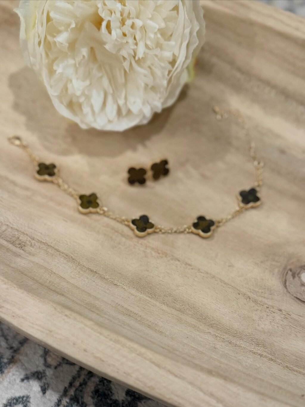 My goal this year has been to offer more 𝙍𝙀𝘼𝘿𝙔 𝙏𝙊 𝙎𝙃𝙄𝙋 products.

All products shown are ready to ship. There are quite a few so they will be uploaded in a few posts. 

For pricing, please comment under interested item(s) or send a message. 

You can also shop the website! 
Ashes2beautydesigns.com

𝓗𝓪𝓹𝓹𝔂 𝓢𝓱𝓸𝓹𝓹𝓲𝓷𝓰 🛍️